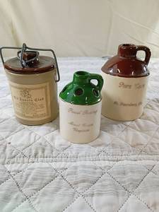 lot 13 image: Old Tavern Club Cheddar Cheese Crock Set