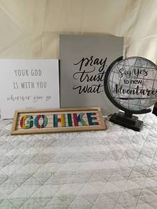 lot 15 image: Decorative World Globe with Inspirational Quote Set