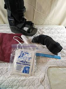 lot 18 image: ISO Preferred Universal Wrist Splint with Icy Hot Patches