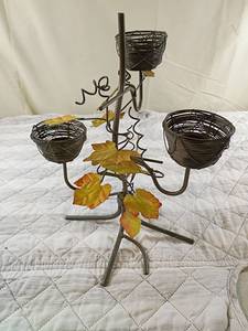 lot 22 image: Decorative Metal Grapevine 3-Candle Holder