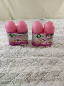 lot 34 image: Air Wick Fresh New Day 247 Automatic Spray Refills - 4 Pack