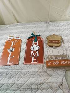 lot 39 image: Fall Welcome Sign Bundle - Home and Pumpkin Patch Decor