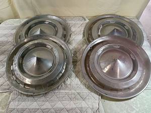 lot 55 image: Chevrolet 15-inch Metal Hubcaps Set