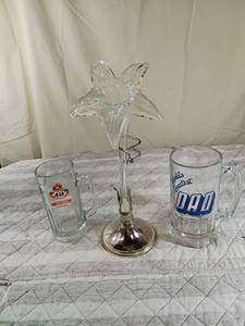 lot 68 image: A&W and Dads Root Beer Collectible Glass Set