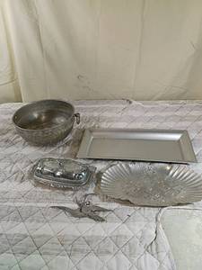 lot 81 image: Silver color Serving Collection - Bowl, Tray and Platter Set