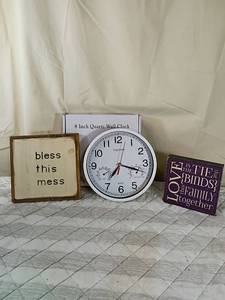 lot 86 image: Rustic Home Decor Set with Wall Clock