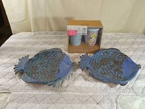 lot 92 image: Blue Ceramic Fish Platter & Mothers Day Tumbler Set
