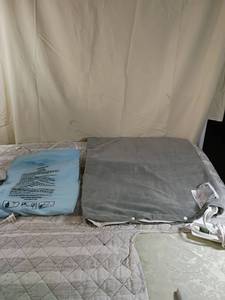 lot 93 image: Sunbeam Electric Heating Pad with Controller