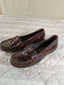 lot 100 image: Brighton Loafers Size 10M