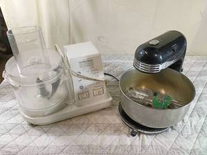 lot 106 image: Hamilton Beach Food Processor and mixing bowl (bowl not correct bowl)