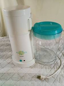 lot 108 image: Mr. Coffee Iced Tea Pot Maker