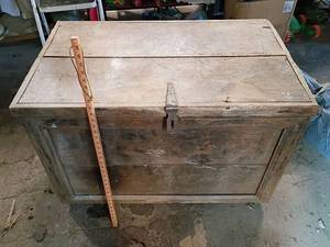 lot 129 image: Old  Wooden Blanket Chest with Storage