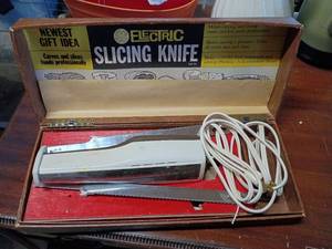 lot 131 image: GE Electric Slicing Knife with Original Box