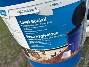 lot 172 image: 5 Gallon Portable Toilet Bucket with Seat and Lid