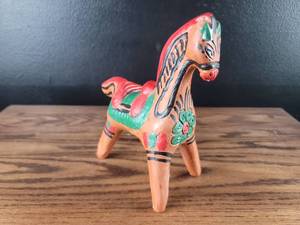 lot 3552 image: Swedish Dala Horse Figurine