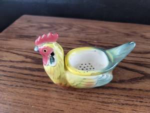 lot 3554 image: Decorative Rooster Tea Strainer