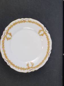 lot 3561 image: Haviland Limoges Porcelain Dinner Plates with Gold Trim