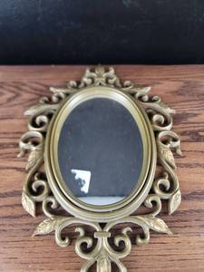 lot 3564 image: Ornate Gold-Tone Oval Mirror Frame (plastic frame)