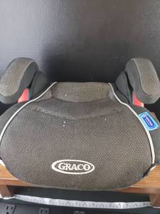lot 3570 image: Graco Backless Booster Car Seat