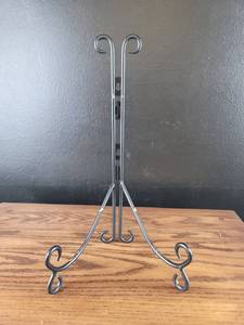 lot 3575 image: Metal Display Stand Easel