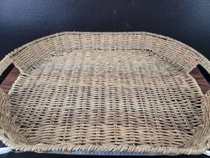lot 3848 image: Natural Woven Wicker Basket Plate