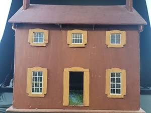 lot 3577 image: Wooden Dollhouse with Garden Base
