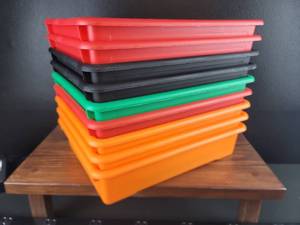 lot 3617 image: Colorful Plastic Trays Set