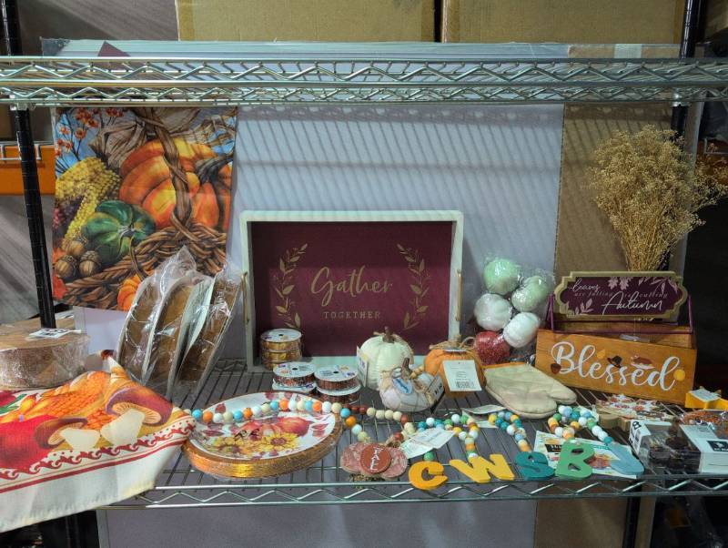 lot 47 image: Fall Holiday Decor Collection Bundle  - Retail $135