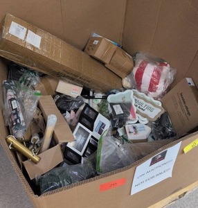 lot 20 image: Mixed Wholesale Lot of Store Returns  - Retail $550