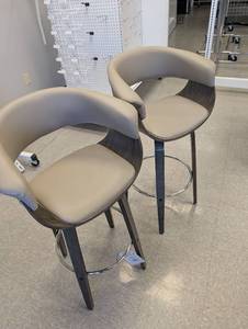 lot 42 image: Glitzhome Mid-Century Modern Bar Stools  - Retail $389 (Set of 2 barstools)
