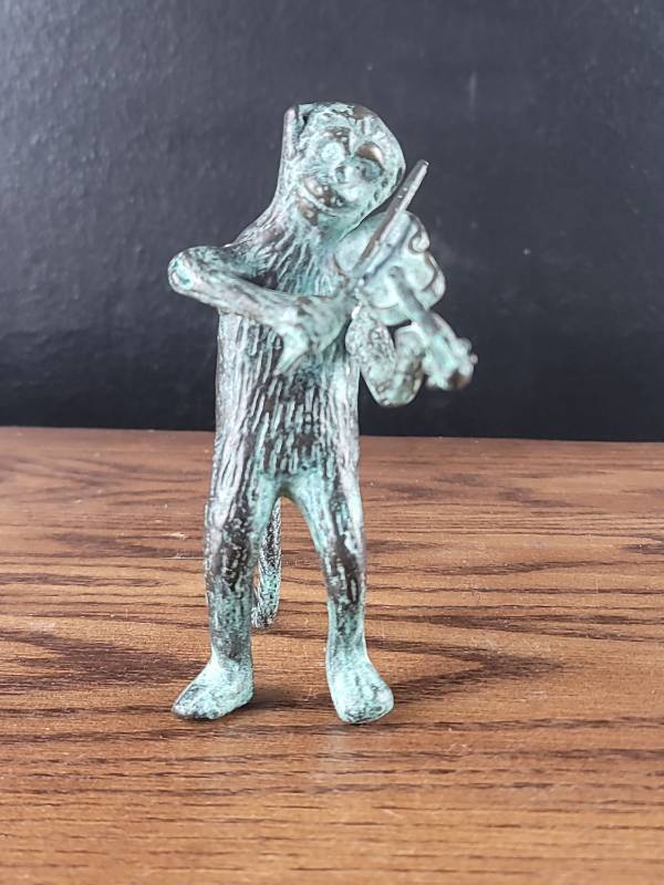 lot 3841 image: Bronze Musician Figurine Playing violin