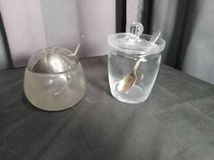 lot 2888 image: Frosted Glass Sugar Bowl with Lid and Spoon set