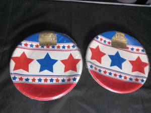 lot 2898 image: Hallmark Patriotic Stars Paper Plates - 8 inch