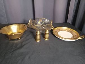 lot 3008 image: Gold Trimmed Dining Set with Salt & Pepper Shakers