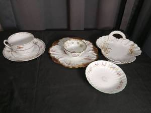 lot 3009 image: Floral Porcelain Tea Set Collection