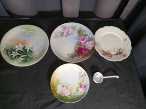 lot 3013 image: Hand Painted Floral Porcelain Plate Collection