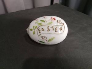 lot 3015 image: Decorative Easter Egg with Hand-Painted Floral Design