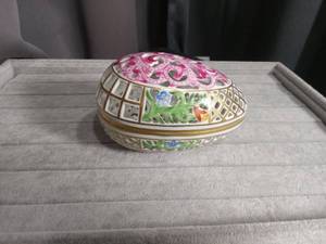 lot 3071 image: Herend Porcelain Decorative Egg Box