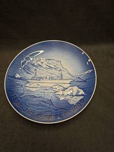 lot 3116 image: 1990 Royal Danish Commemorative Plate - Dannebrog Yacht