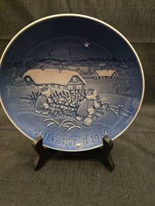 lot 3121 image: 1982 B&G Christmas Plate - The Christmas Tree