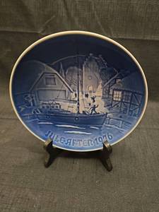 lot 3127 image: 1976 B&G Copenhagen Christmas Plate