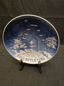lot 3129 image: 1986 B&G Copenhagen Silent Night Christmas Plate