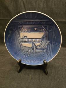 lot 3131 image: 1983 B&G Christmas Eve at the Farmhouse Plate