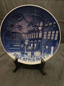 lot 3135 image: 1995 B&G Copenhagen Christmas Collector Plate