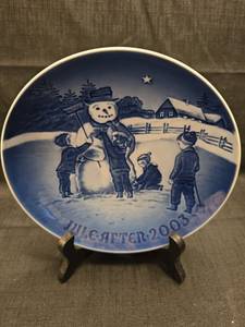 lot 3150 image: 2003 Bing & Grondahl Christmas Plate - Frosty The Snowman