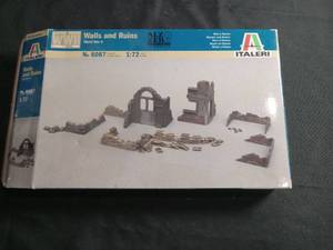 lot 2323 image: Italeri WWII Walls and Ruins 172 Scale Model Kit #6087