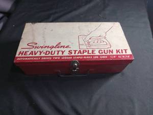 lot 2328 image: Swingline Heavy-Duty Staple Gun Tin