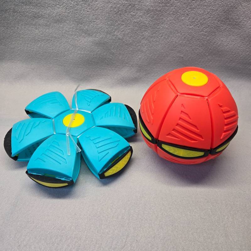 lot 193 image: Phlat Ball Transforming Disc Ball Toy
