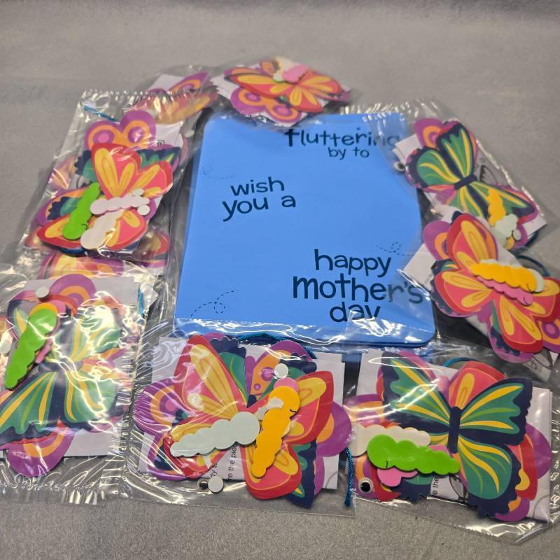 lot 208 image: Butterfly Mothers Day Card Decoration Kit