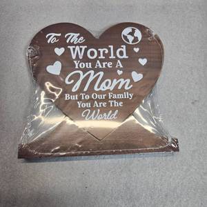 lot 314 image: Heart Shaped Mom Appreciation Wall Plaque